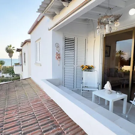 Sundy Beach Seaview 2Bdr Larnaka Dhekelia Апартаменти Ларнака