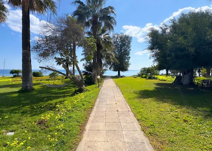 Sundy Beach Seaview 2Bdr Larnaka Dhekelia Апартаменти *